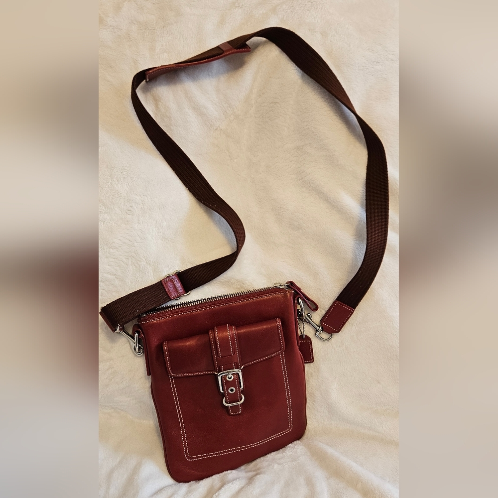 Coach vintage cherry red swingback crossbody with adjustable strap. EUC
